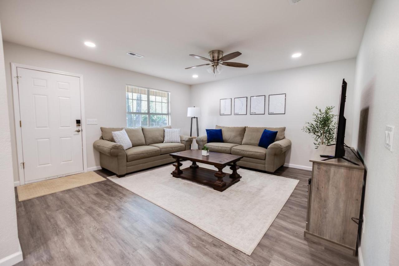 Trailside Townhouse - Close To Downtown & Bike Trails Bentonville Exterior photo