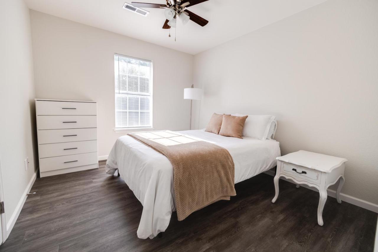 Trailside Townhouse - Close To Downtown & Bike Trails Bentonville Exterior photo