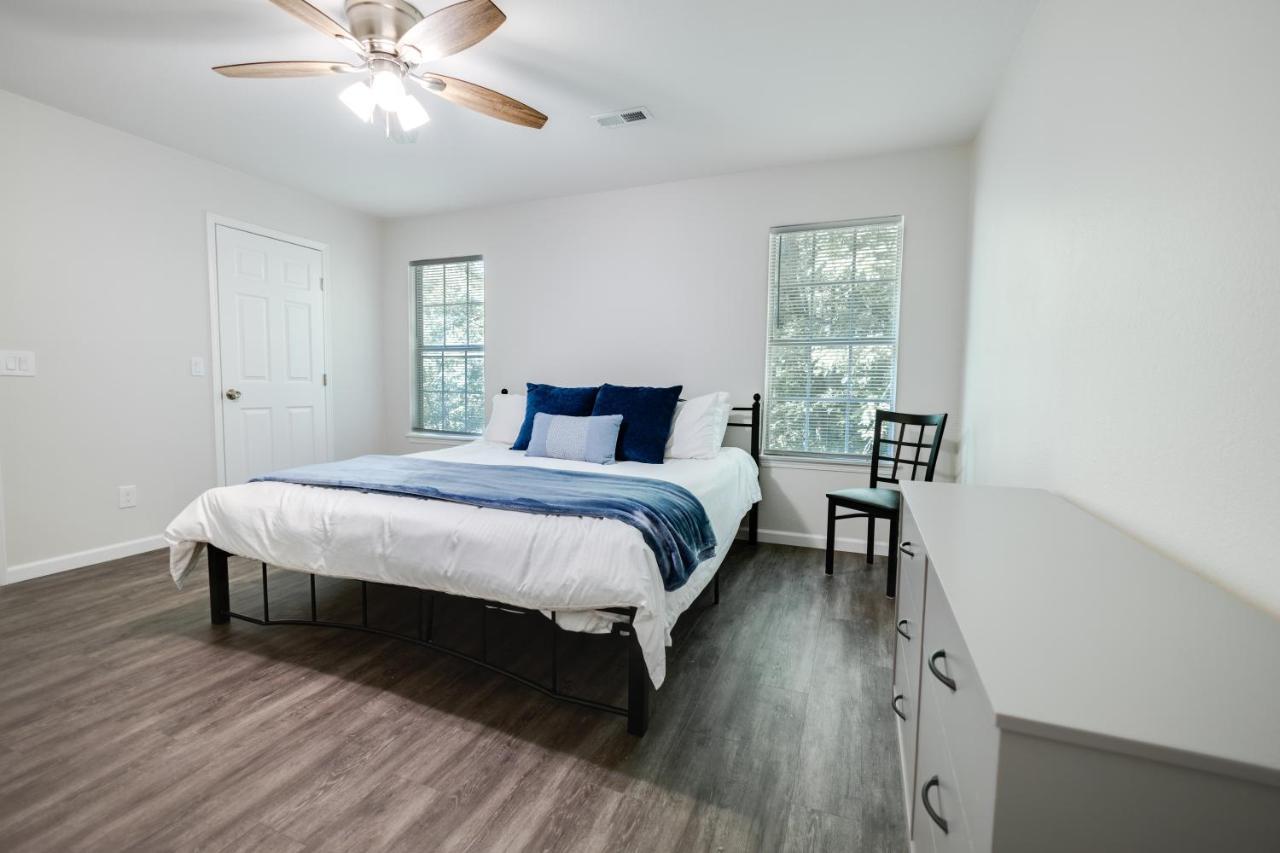 Trailside Townhouse - Close To Downtown & Bike Trails Bentonville Exterior photo