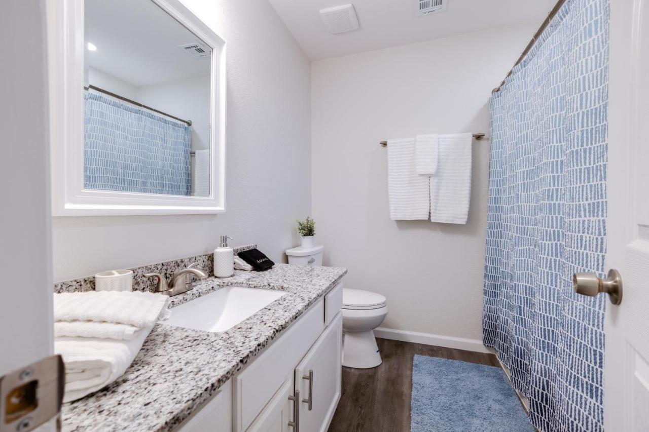 Trailside Townhouse - Close To Downtown & Bike Trails Bentonville Exterior photo